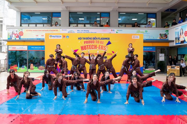 Sinh viên HUTECH “quẩy bung nóc” với hội thi nhảy Flashmob chào đón năm học mới 2023-2024 66
