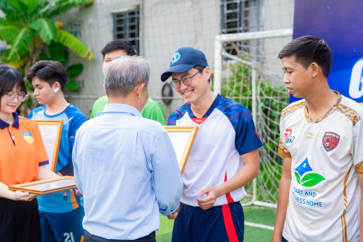 Giải bóng đá Chi bộ 17: Chung sức gây quỹ, thắp sáng mùa Trung thu cho trẻ em Vĩnh Long 62