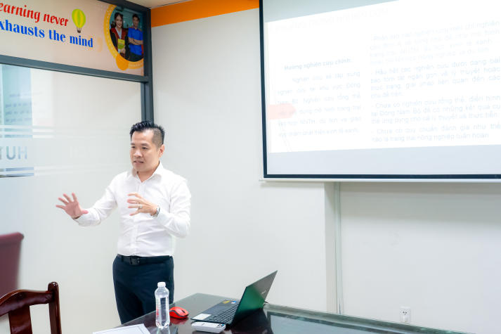 Nghiên cứu sinh ngành Quản trị kinh doanh HUTECH bảo vệ chuyên đề luận án tiến sĩ 57