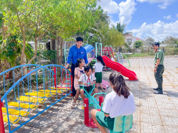 HUTECH bàn giao công trình Sân chơi thiếu nhi tại địa bàn xã Hoà Tân, TP. Cà Mau 73