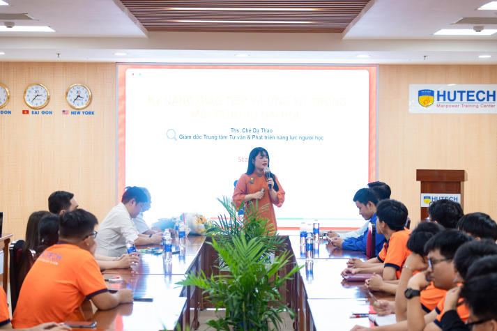 Tập huấn Ban cán sự khóa 2025: Rèn kỹ năng, khẳng định bản lĩnh thủ lĩnh sinh viên HUTECH 47