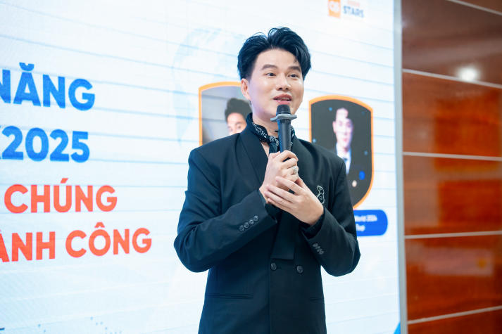 [Video] Á vương Mr World 2024 và MC Vũ Mạnh Cường truyền bí quyết nói trước công chúng cho tân sinh viên HUTECH 27