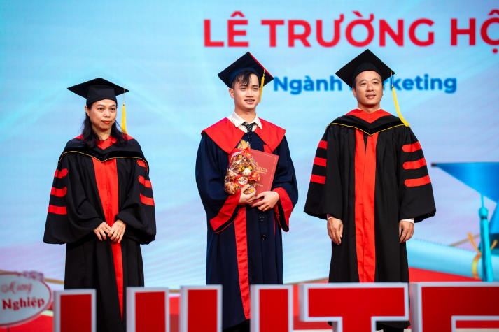 Tân cử nhân HUTECH vững vàng hành trang, rộng mở hành trình mới 33