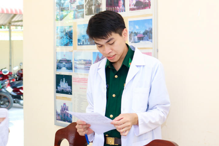 Tuổi trẻ Khoa Khoa học Xã hội và Quan hệ Công chúng tổ chức khám bệnh miễn phí cho hơn 200 người dân tại TP. Phan Thiết 37