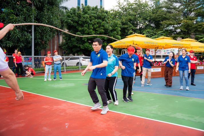 [Video] Sôi động, gắn kết và bùng nổ tại Hội thao Cán bộ - Giảng viên - Nhân viên HUTECH 2025 149