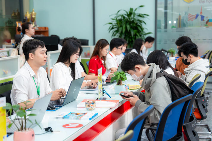 Tân sinh viên HUTECH đến trường nhập học từ sáng sớm 57