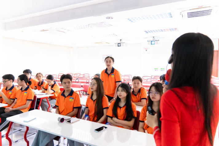 Sinh viên Công nghệ sinh học khám phá “hệ sinh thái lợi khuẩn” hiện đại tại Nhà máy Yakult Việt Nam 44