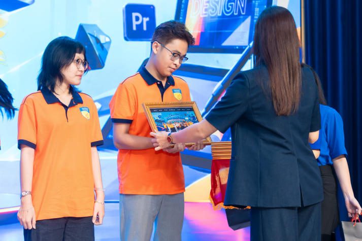 Tân sinh viên Khoa Truyền thông - Thiết kế bắt nhịp hành trình đại học 86