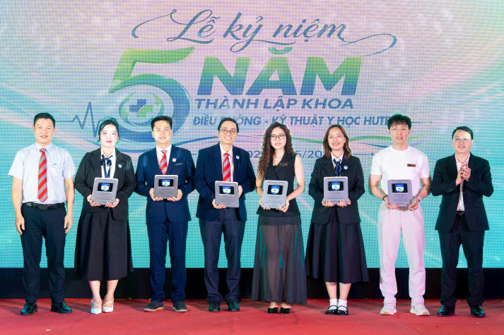 [Video] Sinh viên Khoa Điều dưỡng - Kỹ thuật y học “cháy” hết mình tại HUTECH’s Health Festival 2026 157