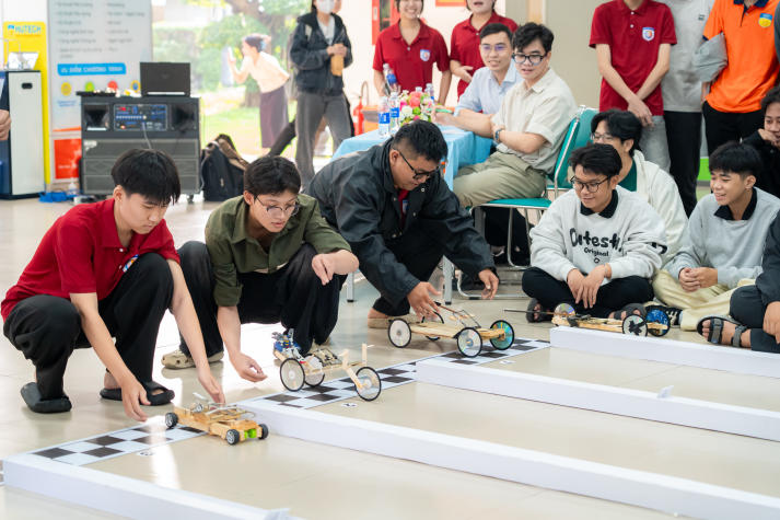 Sinh viên HUTECH hiện thực hóa đam mê kỹ thuật - công nghệ qua loạt dự án và sân chơi 35