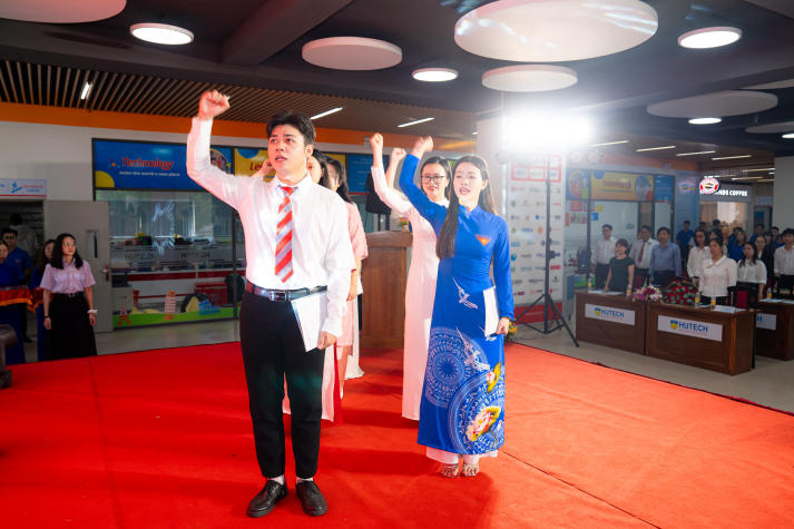 HUTECH kết nạp 12 Đảng viên mới và vinh danh 67 gương “Thanh niên tiên tiến làm theo lời Bác” 231