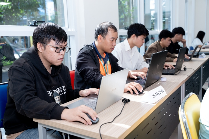 HUTECH đăng cai tổ chức kỳ thi OlpAI’25 - Khu vực miền Nam vào 01-02/11 tới 32