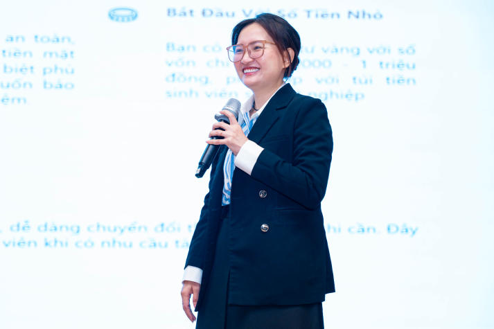 Sinh viên Khoa Tài chính - Thương mại khám phá AI trong đầu tư hiện đại cùng chuyên gia Vietcombank 52