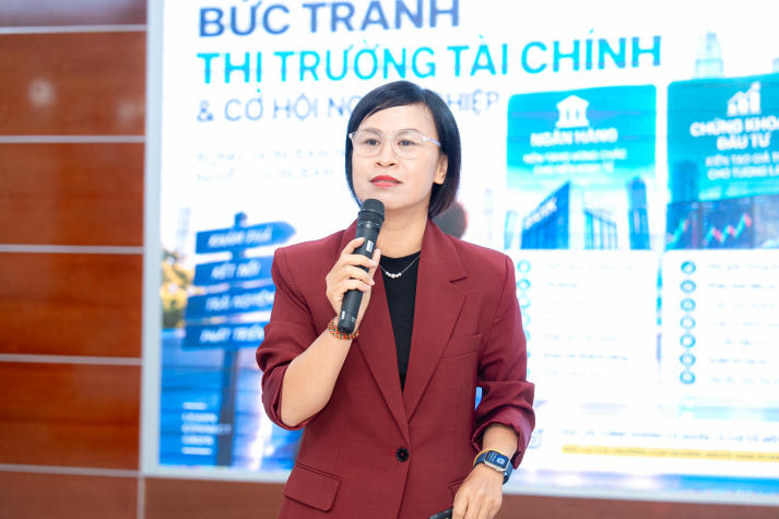 [Video] Sinh viên Khoa Tài chính - Thương mại nhận diện “chìa khóa” chinh phục nhà tuyển dụng 32