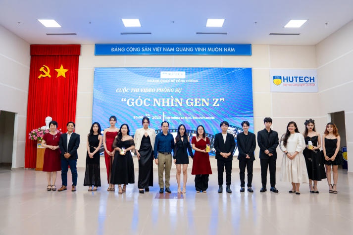 Sinh viên Quan hệ công chúng trình làng các video phóng sự và tỏa sáng tại Đêm tiệc "Dạ Huyền" 97