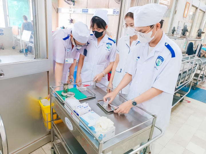 Sinh viên ngành Điều dưỡng HUTECH hoàn thành thực tập tại Khoa Ngoại Gan Mật Tụy Bệnh viện Chợ Rẫy 23