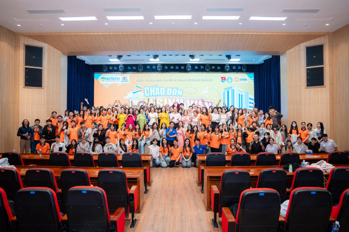 Khoa Khoa học Xã hội và Quan hệ Công chúng thắp lửa đam mê, chào đón thế hệ tân sinh viên năng động và sáng tạo 8