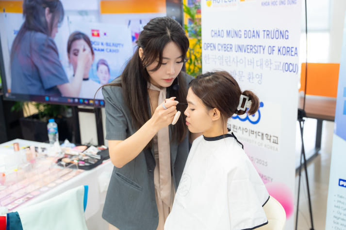 [Video] Sinh viên Viện Khoa học Ứng dụng khám phá bí mật chuẩn K-Beauty cùng chuyên gia Hàn Quốc 85