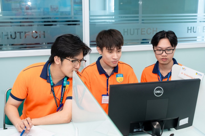 HUTECH hosts ICPC Vietnam 2025, preparing for ICPC Asia HoChiMinh City this December 44