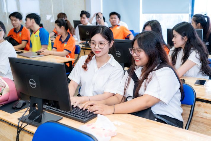 Cuộc thi “Đỉnh cao chứng trường 2025”: Cơ hội hấp dẫn cho sinh viên yêu thích chiến lược đầu tư 35