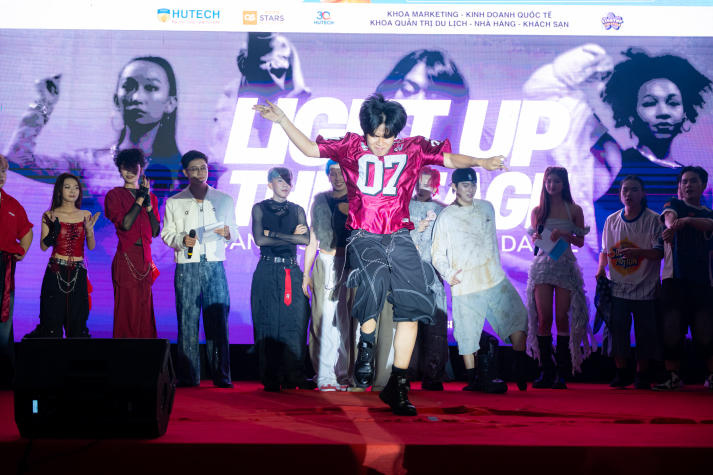 Sinh viên HUTECH thắp sáng niềm tự hào Việt qua chuỗi đồ án nghệ thuật hoành tráng 45