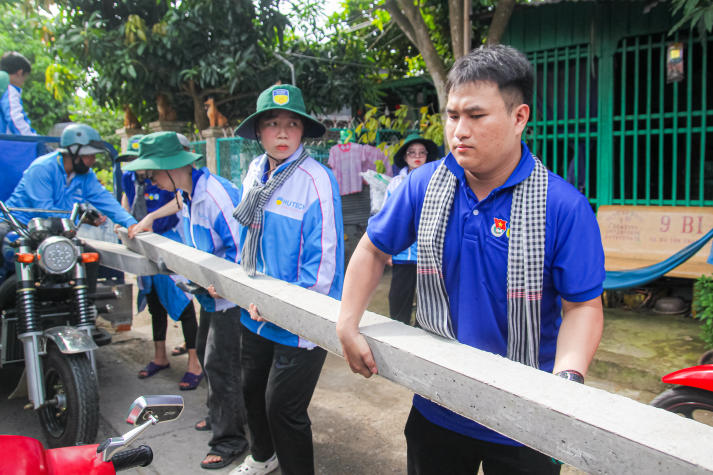 Mùa hè xanh HUTECH 2025: Bước chân tình nguyện, lan tỏa niềm tin 97