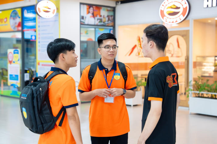 Văn minh học đường: Sinh viên HUTECH - Phối đồ thật chất 44