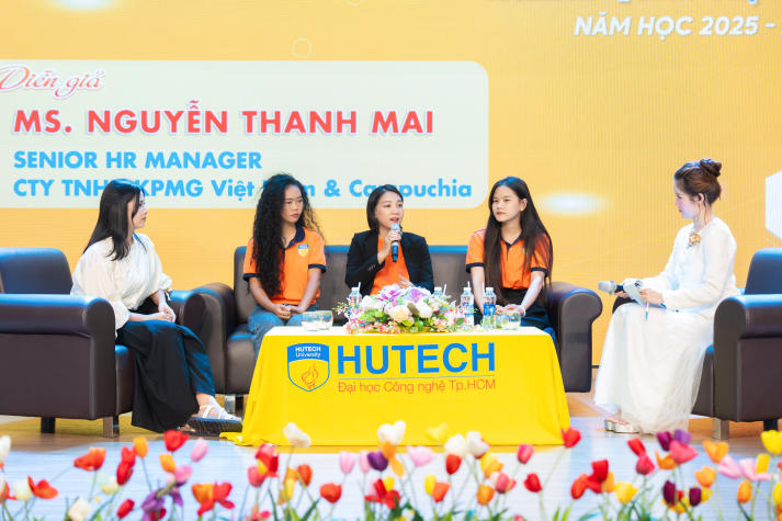 Khoa Quản trị kinh doanh mở “bản đồ nghề nghiệp” cho sinh viên K25 42