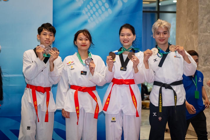 Đoàn vận động viên CLB Taekwondo HUTECH gặt “mưa” huy chương tại Giải đấu “Cup Taekwondo Trường Đại học Văn Hiến mở rộng lần thứ 8” 90