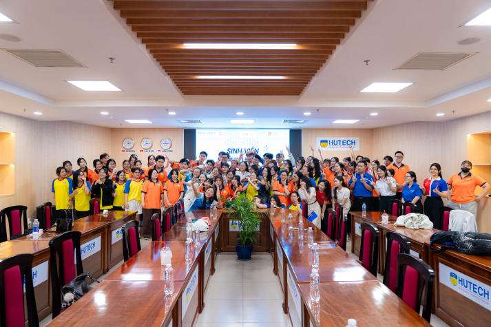 Sinh viên Nhật Bản học, Hàn Quốc học HUTECH “cháy” hết mình tại hội thao, lan tỏa tinh thần đoàn kết 100