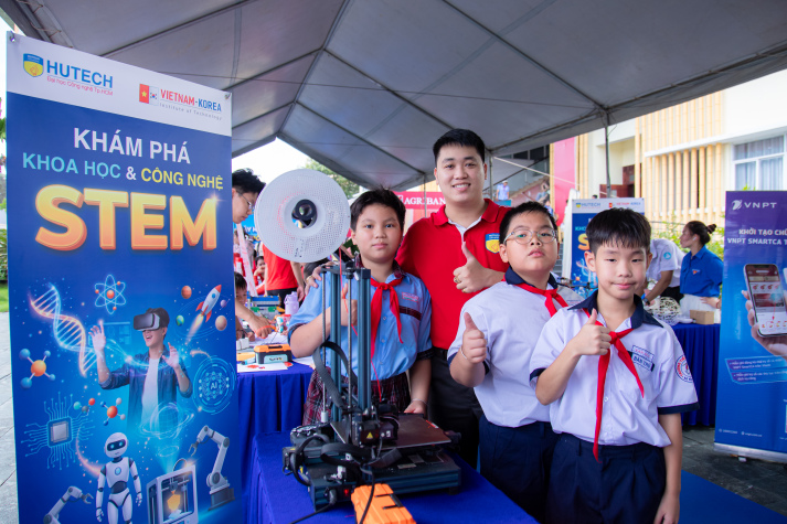 HUTECH mang trải nghiệm STEM đến Ngày hội Chuyển đổi số xã Tân Nhựt (TP.HCM) 85