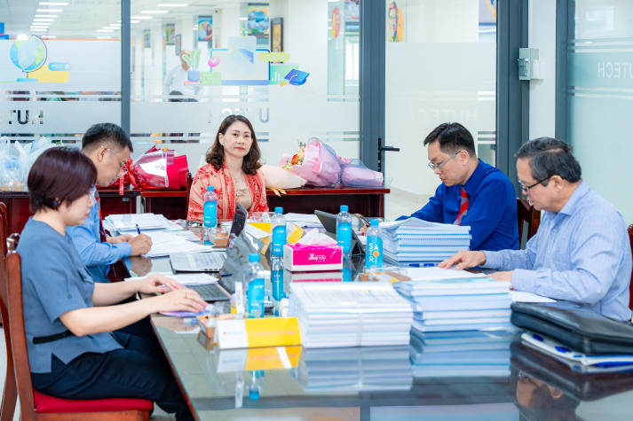 Nhiều giải pháp quản trị thực tiễn được trình bày tại buổi bảo vệ luận văn/đề án Thạc sĩ Quản trị kinh doanh 16