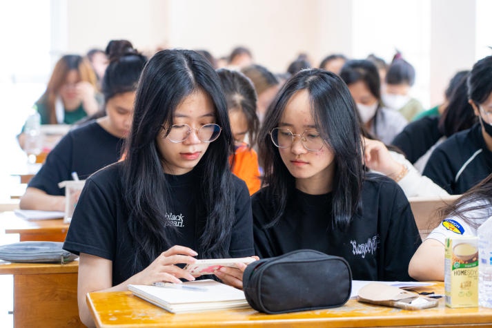 Sinh viên Khoa Hàn Quốc học tìm hiểu văn hóa, xã hội Hàn Quốc hiện đại cùng GS. Yoo Kwon Jong 65