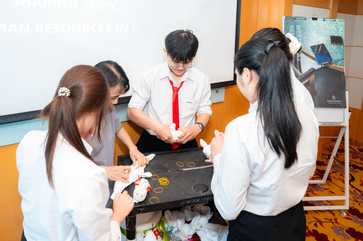 [Video] Không gian 5 sao trở thành lớp học: Sinh viên Quản trị khách sạn trải nghiệm tại Hilton Saigon và Renaissance Saigon 94