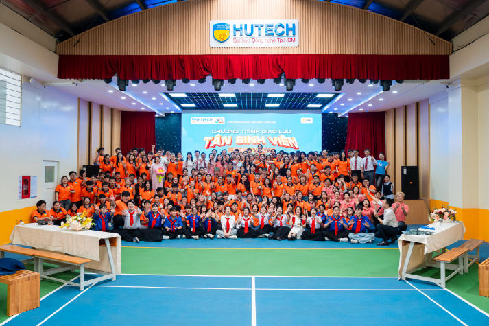 [Ảnh] Chương trình giao lưu “siêu nhiệt” của sinh viên Khoa Quản trị Du lịch - Nhà hàng - Khách sạn 116