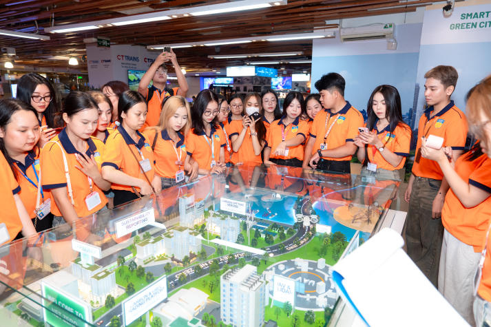 Sinh viên Khoa Khoa học Xã hội và Quan hệ Công chúng khám phá dòng chảy công nghệ tại CT Innovation Hub 4.0 30