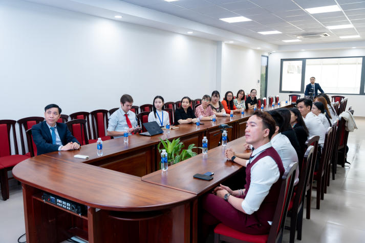 Học viên cao học HUTECH khám phá cơ hội nghề nghiệp và phương pháp giảng dạy quốc tế tại Royal School 41