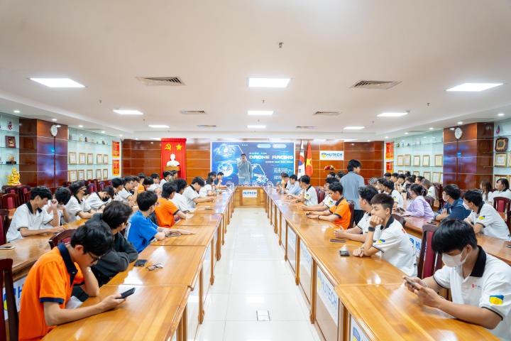 ​Viện Công nghệ Việt - Hàn chính thức phát động cuộc thi Drone Racing "Đường đua ánh sáng" 13