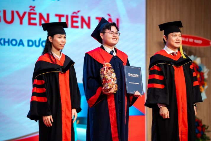 HUTECH thông báo tuyển sinh liên thông Cao Đẳng lên Đại học ngành Dược và Điều dưỡng năm 2026 - Đợt 1 68