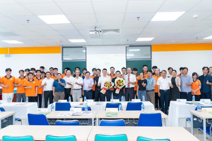 Sinh viên Khoa Xây dựng HUTECH tìm hiểu giải pháp chống thấm công nghệ Việt 174