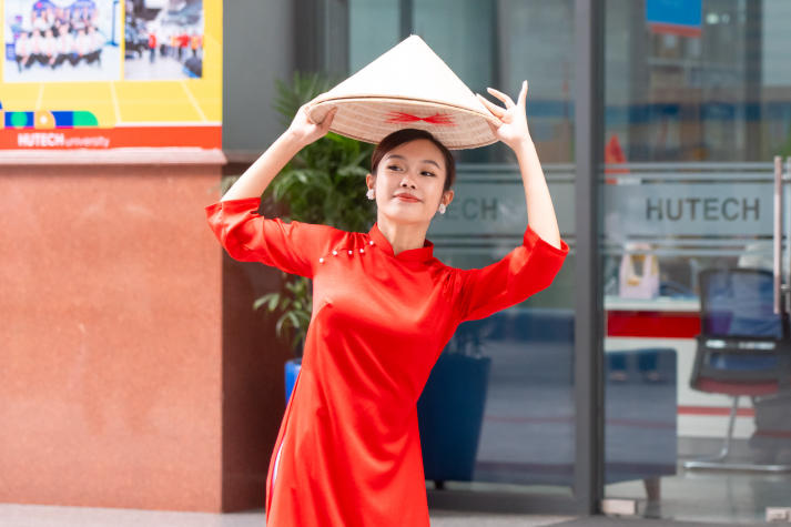 Văn nghệ sân trường chào đón năm học mới 2025-2026 tại HUTECH 28