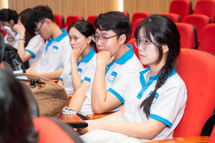 [Video] Lễ kết nghĩa Dược Khoa 2026: Chuyện học, chuyện nghề nối nhịp các thế hệ dược sĩ tương lai 26