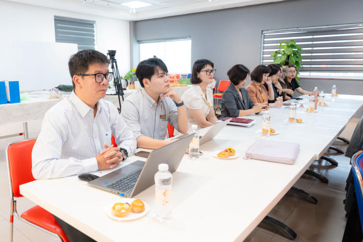 [Video] Sinh viên HUTECH tìm hiểu kiến thức ngành công nghệ tài chính cùng chuyên gia Hanwha Life 29