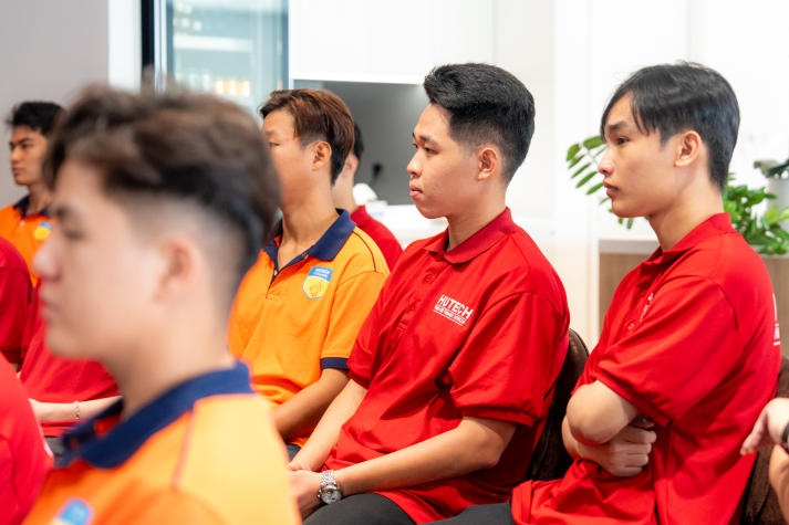 [Video] Giờ học giá trị của sinh viên ngành Công nghệ kỹ thuật ô tô, Công nghệ ô tô điện HUTECH tại showroom Audi lớn nhất Việt Nam 38