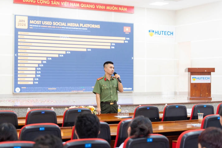 Hội sinh viên HUTECH rộn ràng kết nạp Hội viên mới 106