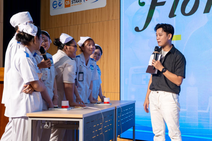 “Chạy trạm” cấp cứu, sinh viên Khoa Điều dưỡng - Kỹ thuật y học luyện bản lĩnh xử trí tình huống y khoa 21