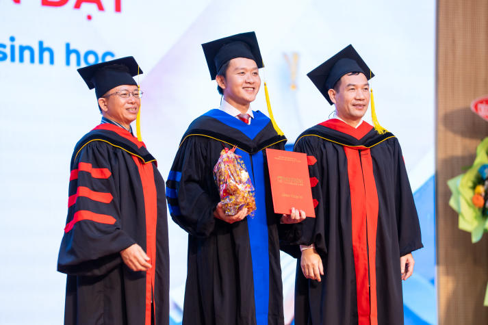 Các tân khoa HUTECH và hành trình học tập không ngừng nghỉ 103