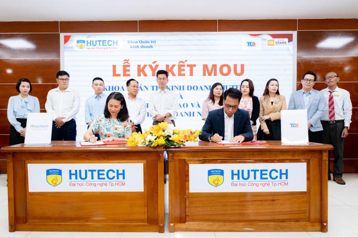 HUTECH ký kết MOU với 06 doanh nghiệp và tổ chức talkshow về khởi nghiệp trẻ cho sinh viên 77