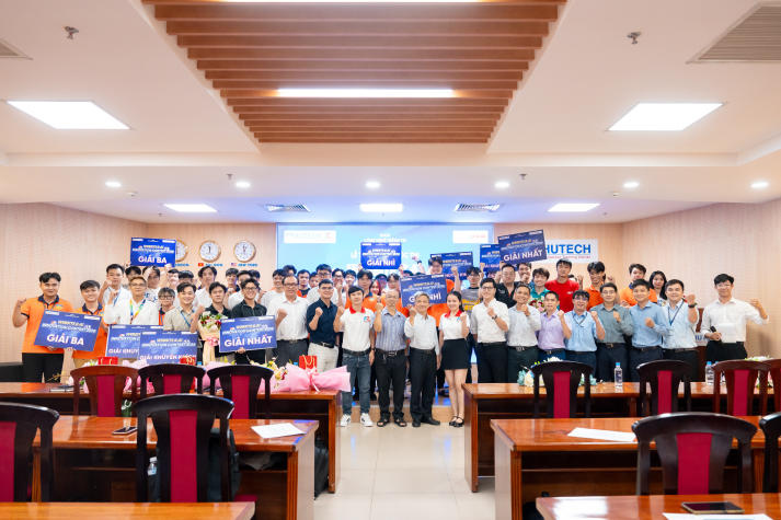 [Video] Bản lĩnh công nghệ của sinh viên HUTECH tỏa sáng tại Chung kết Website & AI Innovation Contest 2026 56