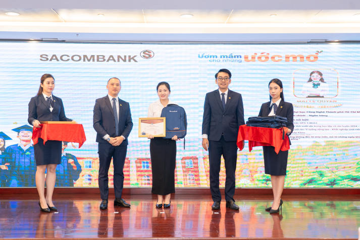Hai sinh viên Tài chính - Ngân hàng nhận học bổng “Sacombank - Ươm mầm cho những ước mơ” 2026 14